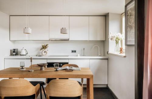 Kazimierz Apartment | Eclectic Violet - LoftAffair