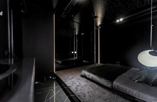 Bielsko-Biala Apartment | Eclipse Black Room