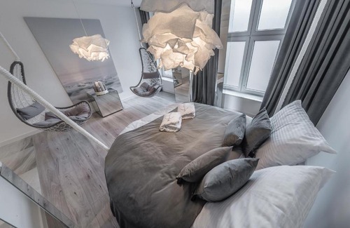 Bielsko-Biala Apartment | Eclipse Silver Room