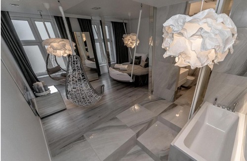 Bielsko-Biala Apartment | Eclipse Silver Room