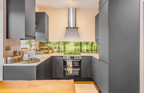 Norwich House | Eco-friendly 4-bed townhouse with parking in prime Norwich location