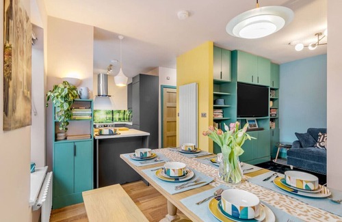 Norwich House | Eco-friendly 4-bed townhouse with parking in prime Norwich location