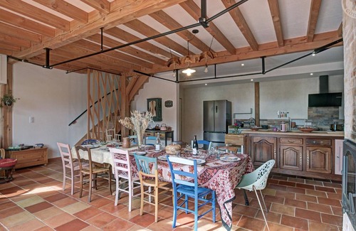 Le Cergne Cottage | Eco-friendly cottage for 12 people, hiking and nature at Cergne