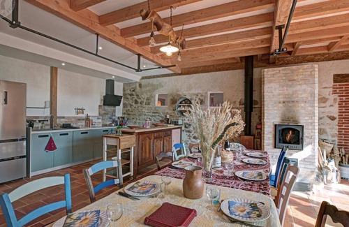 Le Cergne Cottage | Eco-friendly cottage for 12 people, hiking and nature at Cergne