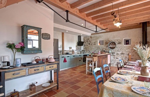 Le Cergne Cottage | Eco-friendly cottage for 12 people, hiking and nature at Cergne