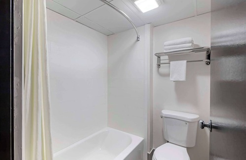 Augusta Hotel | Econo Lodge Augusta, Downtown