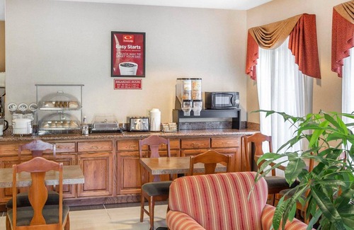 Brunswick Hotel | Econo Lodge Brunswick Travel Center