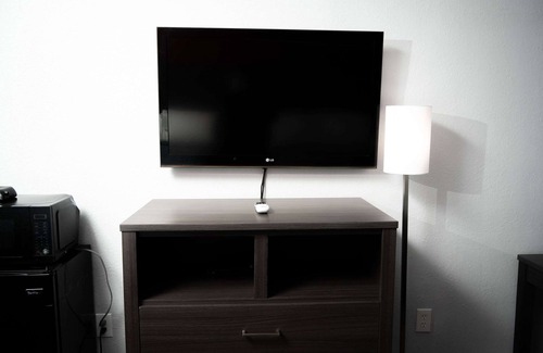 Chinchilla Hotel | Econo Lodge Clarks Summit - Scranton