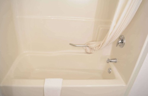 Streetsboro Hotel | Econo Lodge Cleveland Southeast - Kent