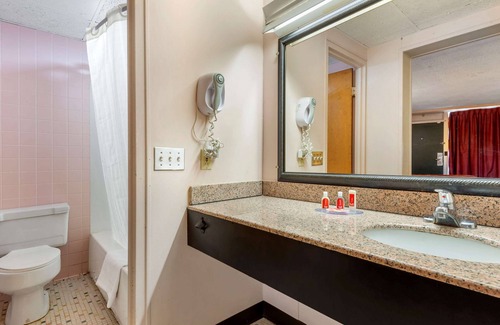 Cortland Hotel | Econo Lodge Cortland Downtown