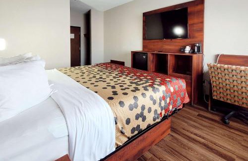 Fargo Cabin | Econo Lodge Fargo - West Acres