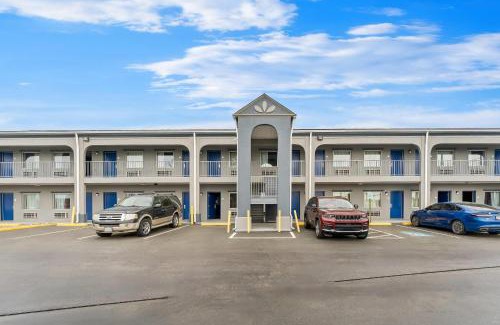 Fredericksburg Cabin | Econo Lodge Fredericksburg near I-95