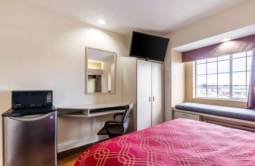 Evansville Hotel | Econo Lodge Inn & Suites Evansville