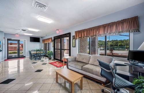 Huntsville Hotel | Econo Lodge Inn & Suites Huntsville University Area