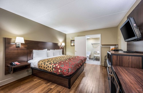 Huntsville Hotel | Econo Lodge Inn & Suites Huntsville University Area