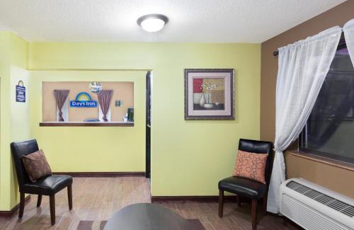 Yankton Hotel | Econo Lodge Inn & Suites