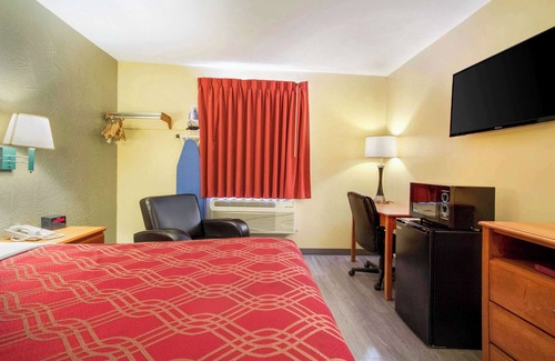 Lansing Hotel | Econo Lodge Lansing - Leavenworth