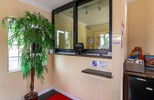 Circle Area Hotel | Econo Lodge Long Beach I-405