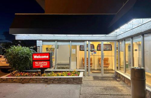 Banff Trail Cabin | Econo Lodge Motel Village