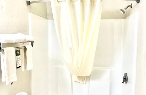 Oacoma Hotel | Econo Lodge Oacoma - Chamberlain West