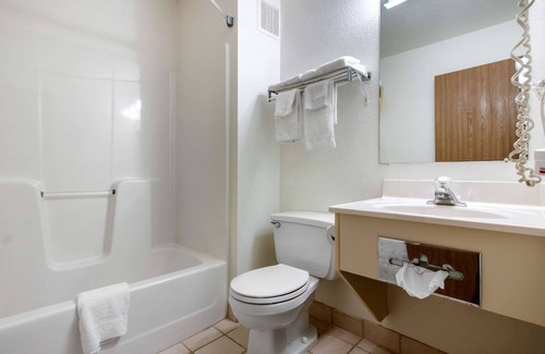 Oacoma Hotel | Econo Lodge Oacoma - Chamberlain West