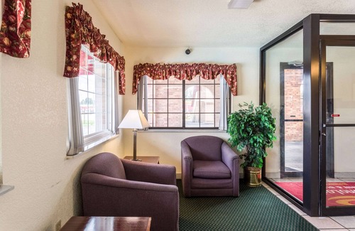 Brinkley Hotel | Econo Lodge & Suites Brinkley
