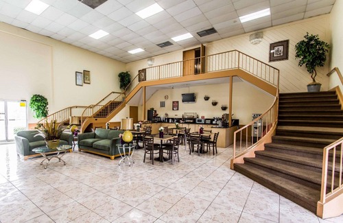 Southside Hotel | Econo Lodge
