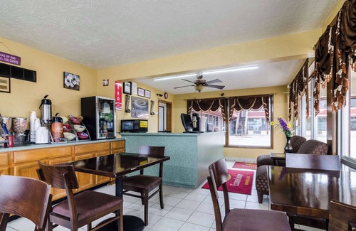 Winfield Hotel | Econo Lodge Winfield