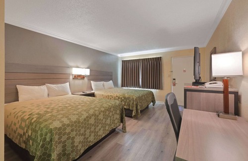 Woodland Hotel | Econo Lodge Woodland near I-5