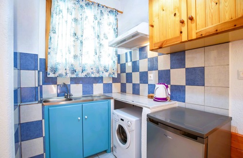 Paros Apartment | Economy Family Room (4-5 Adults) - Semi Basement Parikia near Livadia Beach