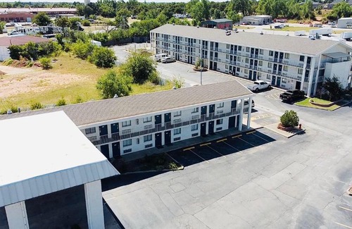 Oklahoma City Hotel | Economy Hotel Plus