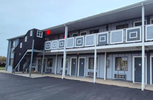 Merrillville Hotel | Economy Inn By Townhouse Merrillville US 30