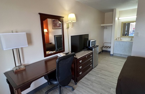 St. James Hotel | Economy Inn