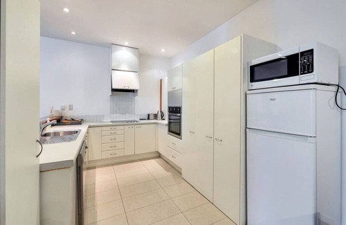 Epsom Apartment | Eden's Nest Apt near Westfield Newmarket