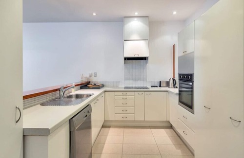 Epsom Apartment | Eden's Nest Apt near Westfield Newmarket