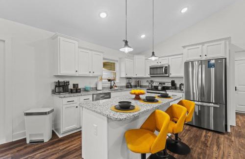 Jeffersonville - Clarksville House | Edgewood - Work Friendly & Near Downtown