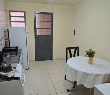 Maringa Apartment | Edificio Hayannes - 1 Quarto - 1 Cozinha - 1 Banheiro - Garagem Coberta - Taxa Para Hospede Com Pets