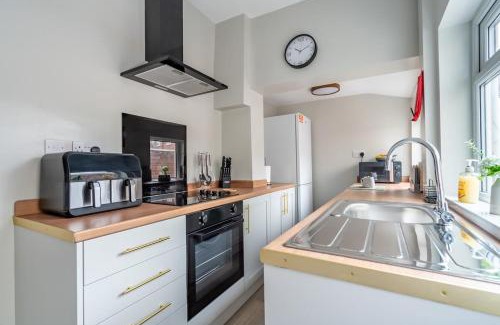 Goole House | Edinburgh Street House 3 Bed, 4 Guest