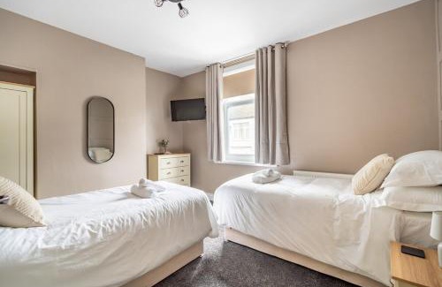 Goole House | Edinburgh Street House 3 Bed, 4 Guest