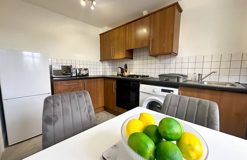 Stockton-on-Tees House | Edison House by Blue Skies Stays