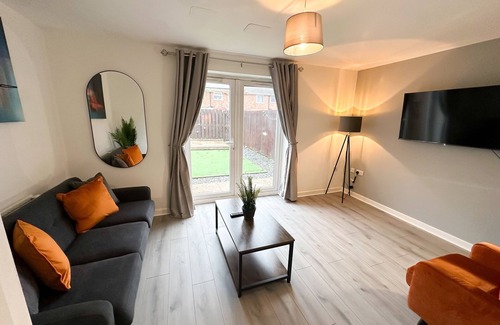 Stockton-on-Tees House | Edison House by Blue Skies Stays