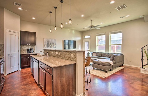 Edmond House | Edmond Oasis w/ Rooftop Lounge: Walk to Dtwn!