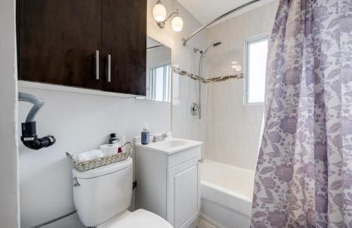 Keelesdale - Eglinton West Apartment | Eglinton West Guest Suite