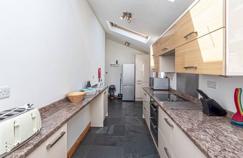 Pentrefelin Cottage | Eisteddfa - Glas y Dorlan - sleeps 4 guests in 2 bedrooms