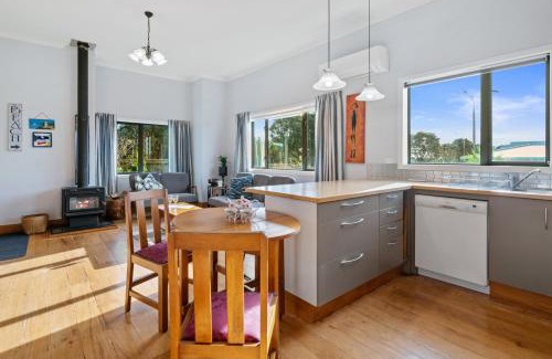 Bell Block House | Ekhaya - New Plymouth Holiday Home