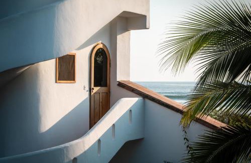 Troncones Resort | El MURO MAJAHUA RETREAT CENTER