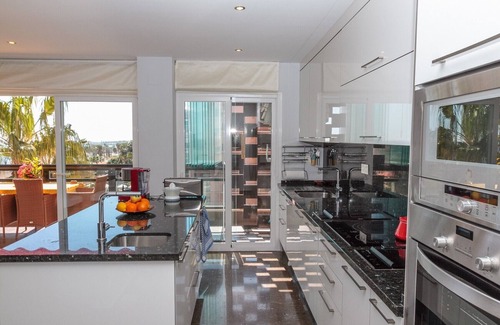 Carihuela Apartment | El Remo Deluxe - Frontline Beach Apartment Torremolinos