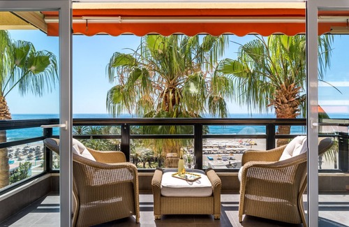 Carihuela Apartment | El Remo Deluxe - Frontline Beach Apartment Torremolinos