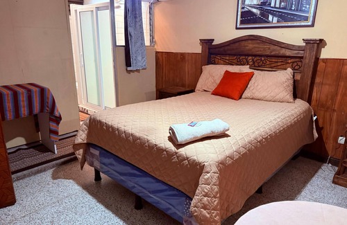 Zona 13 Hotel | EL TEJAR HOSTAL