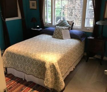 Hollywood Bed & Breakfast | Elaine's Hollywood Bed & Breakfast